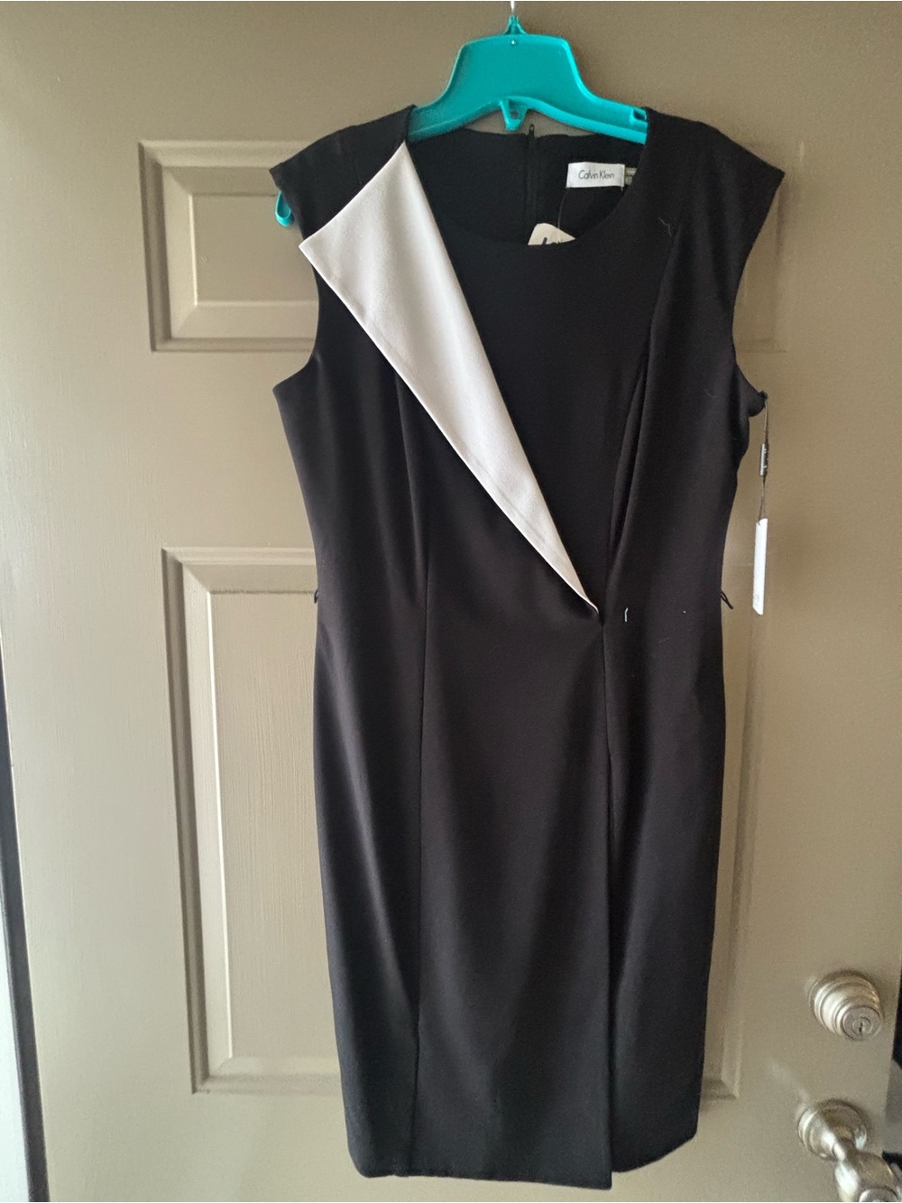 Calvin Klein sz 8 lined sleeveless black sheath Dress NWT